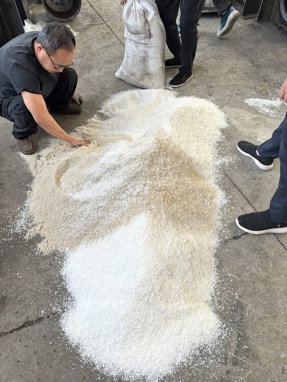 mix the raw materials for Ice melt pellets making